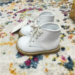 Baby Deer infant size 2 walking shoes NWT